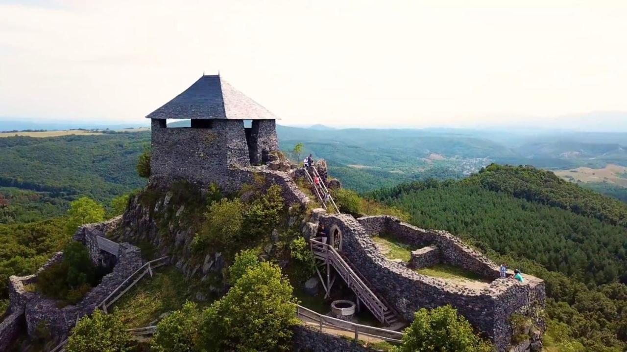 Goldapartman Salgótarján Salgotarjan Exterior foto